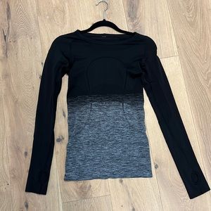 Lululemon Womens Long-sleeve black and grey ombré shirt size 4